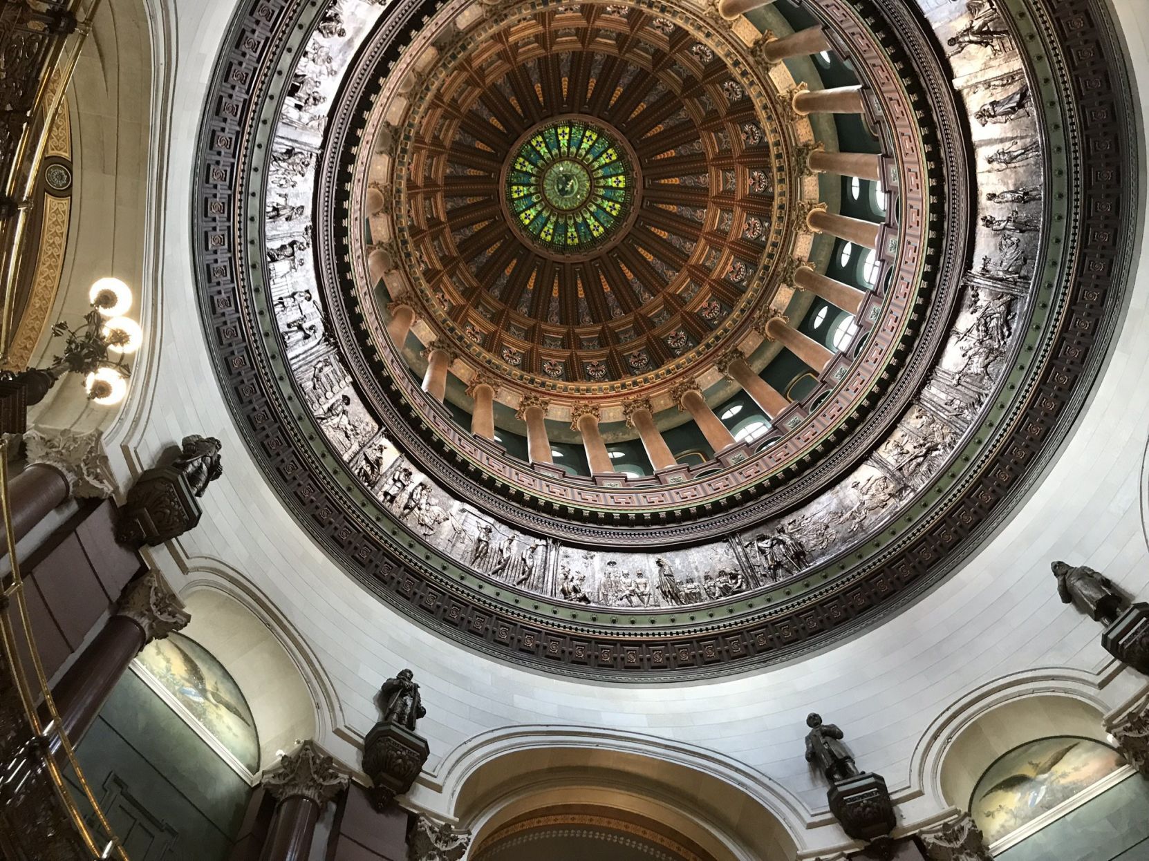 Illinois legislators gather, slowly, for third session marked by pandemic